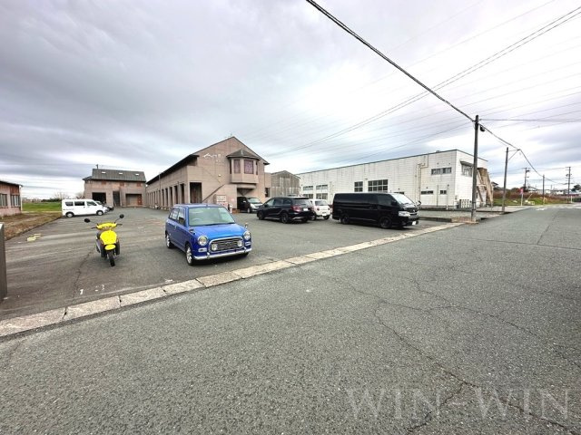 セザンヌ野依 2の駐車場
