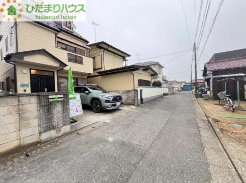 北本市東間3丁目　中古一戸建ての前面道路含む現地写真