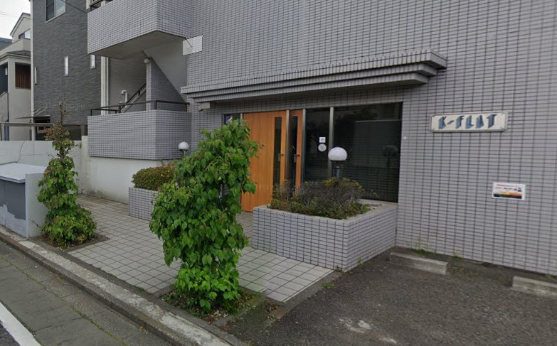 Kフラットのエントランス