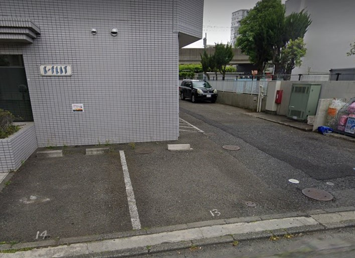 Kフラットの駐車場