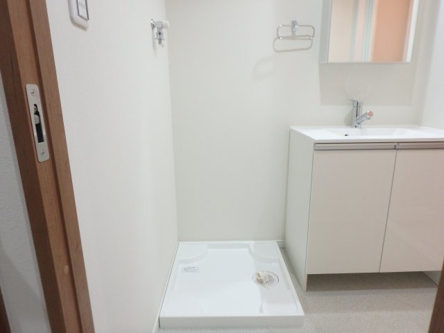 【設備】 | ウェルスクエア西宮北口 | 防水パン付き室内洗濯機置き場