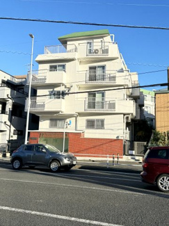 【外観】 | 総戸数37戸、昭和58年8月築、管理人は巡回勤務につき管理体制良好です♪