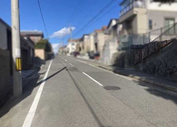 神垣町 新築戸建の前面道路含む現地写真|生活施設が揃う便利な立地！