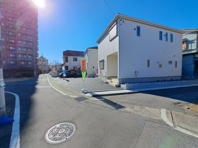 新築　前橋市住吉町第1　クレイドルガーデン　1号棟の前面道路含む現地写真|現地写真　東側接道幅員約4ｍ　北側接道幅員約2.4ｍ
