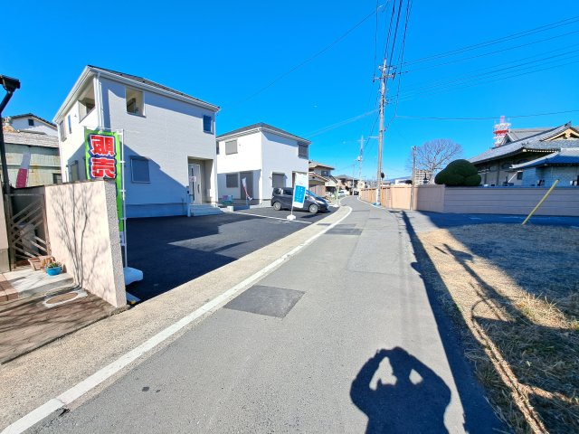 新築　前橋市住吉町第1　クレイドルガーデン　2号棟の前面道路含む現地写真|現地写真　東側接道幅員約4ｍ　