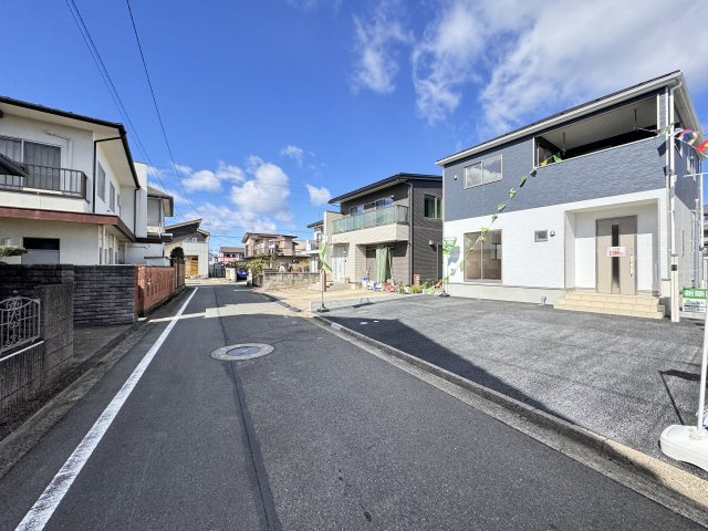 新築　前橋市大利根町第1　クレイドルガーデン　1号棟の前面道路含む現地写真|現地写真　南側接道幅員約5ｍ　北側接道幅員約5ｍ
