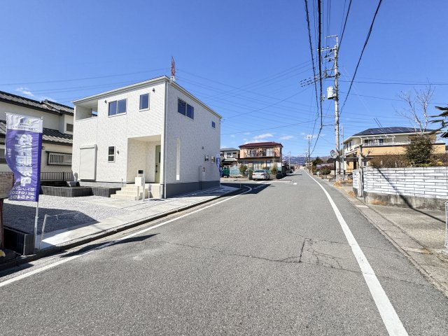 新築　高崎市金古町第10　Livele Garden.S　1号棟の前面道路含む現地写真|現地写真　東側接道幅員約6.9ｍ　北側接道幅員約6.2ｍ