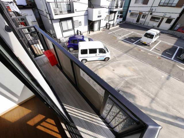 ビーラインミフネ1号館のバルコニー