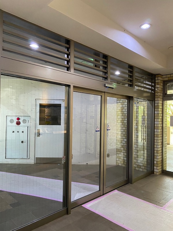 清新北ハイツ7号棟　12階のエントランス