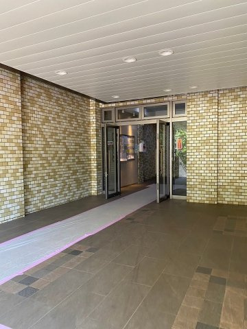 清新北ハイツ7号棟　12階のエントランス