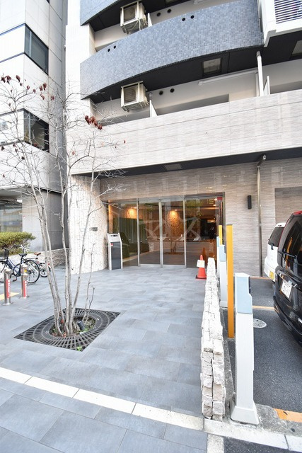 セレニテ本町エコートのエントランス