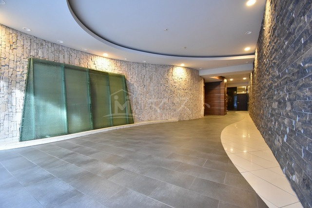 セレニテ本町エコートのロビー