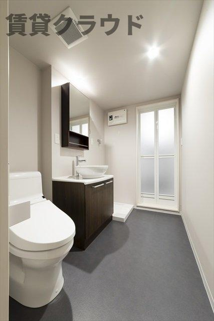 アンビエンテ千葉EAST館のトイレ|ゆったりとした空間のトイレです