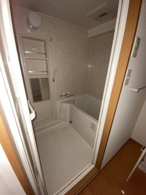 【浴室】 | ピュアドーム高宮イースト | 別号室の写真になります。現況優先。