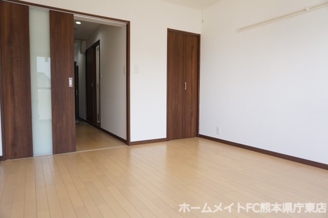熊本市東区新外２丁目の賃貸マンションの居間・リビング