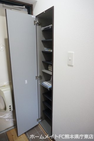 熊本市東区新外２丁目の賃貸マンションの玄関