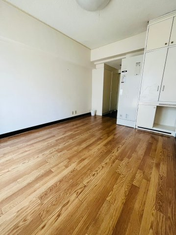 仲介手数料0円！！栄マンションN棟の居間・リビング