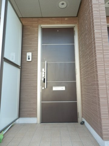 シャーメゾンコートKⅡのエントランス|玄関はWロックキーで安心です。