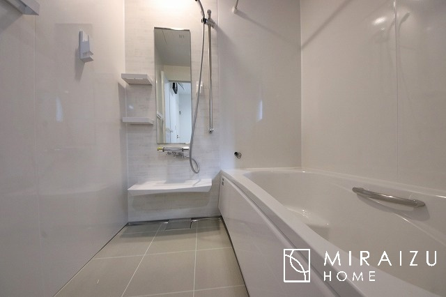 【浴室】 | 疲れを取ってくれる癒しの空間を。リラックスできるバリアフリータイプのユニットバス。