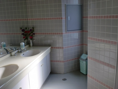 【その他共用部分】 | 倉敷川西町RGB | 倉敷川西町RGB（倉敷市川西町　賃貸事務所）各階にトイレがあるので楽チン♪