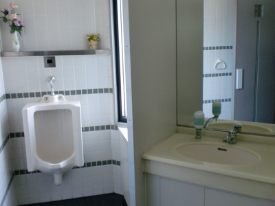 【その他共用部分】 | 倉敷川西町RGB | 倉敷川西町RGB（倉敷市川西町　賃貸事務所）各階に男女別のトイレ☆