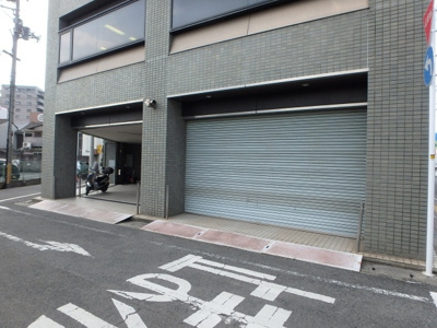 【駐車場】 | 倉敷川西町RGB | 倉敷川西町RGB（倉敷市川西町　賃貸事務所）シャッター付き