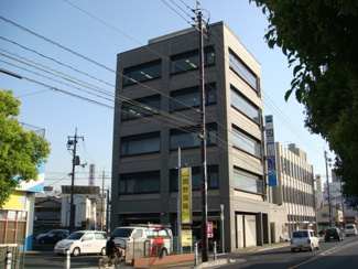 【外観】 | 倉敷川西町RGB（倉敷市川西町　賃貸事務所）旧２号線沿いで視認性良好☆