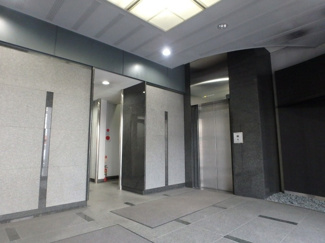 【ロビー】 | 倉敷川西町RGB（倉敷市川西町　賃貸事務所）各階にエレベーターで移動できます☆