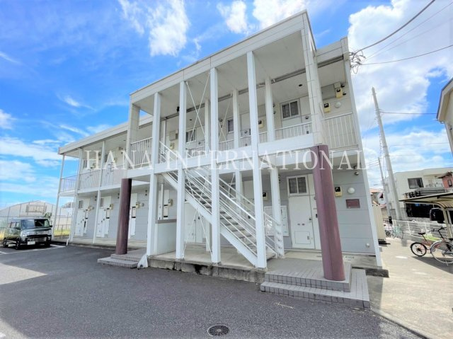 レオパレスキャトル セゾンの外観