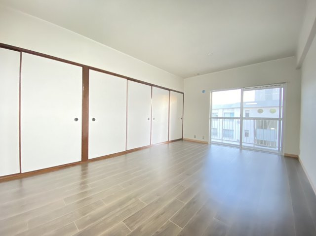 メゾン茨木主原2号館の居間・リビング