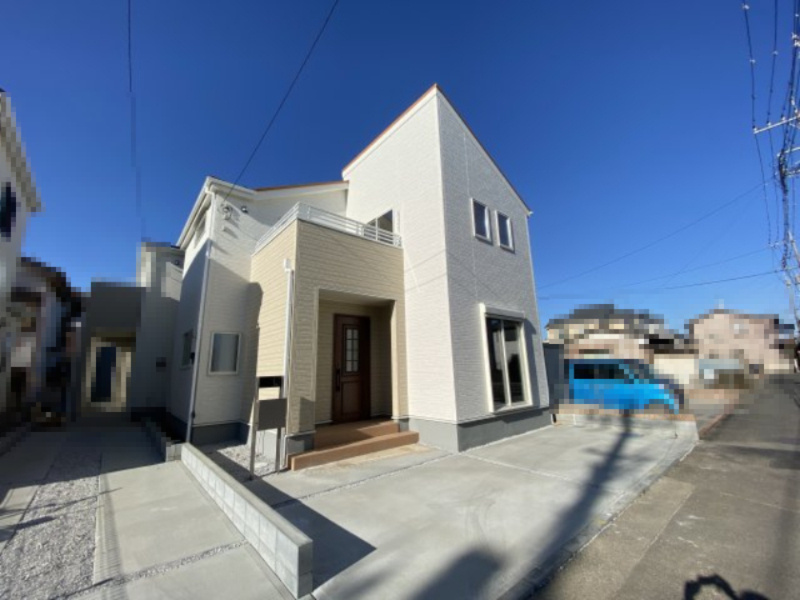 北本市東間～新築分譲住宅～の前面道路含む現地写真|南東側4メートル公道に接道しています。