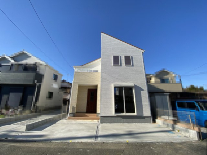 北本市東間～新築分譲住宅～の外観|スタイリッシュな外観です。カースペース２台駐車できます（車種による）。