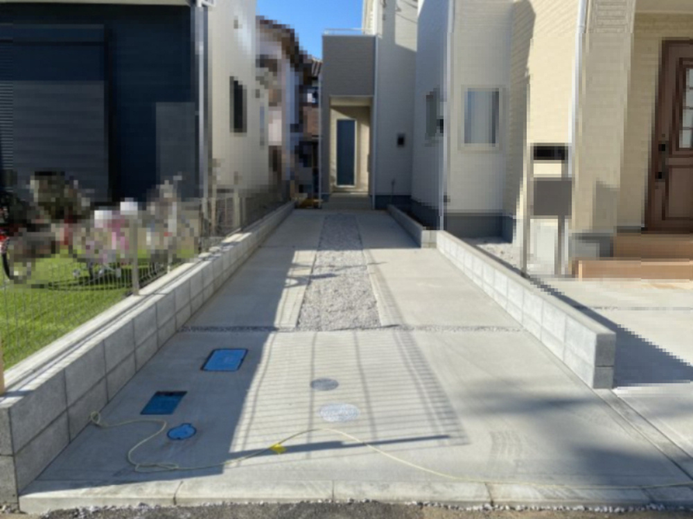 北本市東間の外観|前面道路は南側4m公道です。