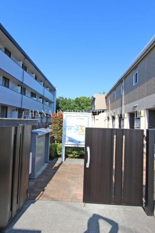 レオパレスリッチＭのエントランス