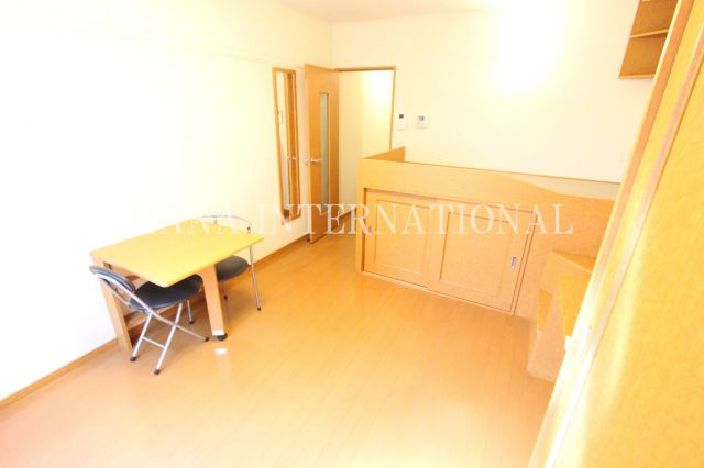 レオパレスリッチＭの居間・リビング