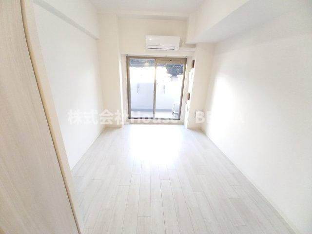 アドバンス三宮パルマの居間・リビング