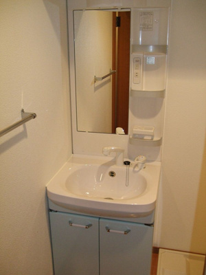 【独立洗面台】 | サンネストピア箱崎駅前 | 別号室の写真になります。現況優先。