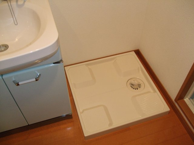 【洗面所】 | サンネストピア箱崎駅前 | 別号室の写真になります。現況優先。