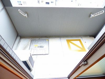 【バルコニー】 | サンネストピア箱崎駅前 | ※別号室の写真になります。現況優先。
