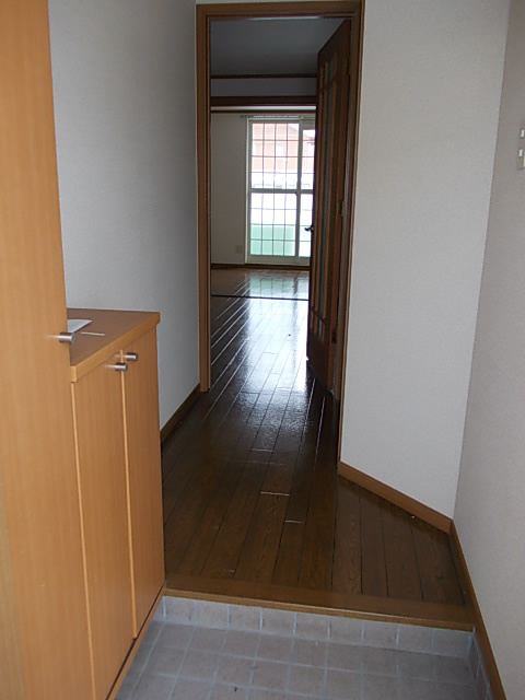 101号室の玄関