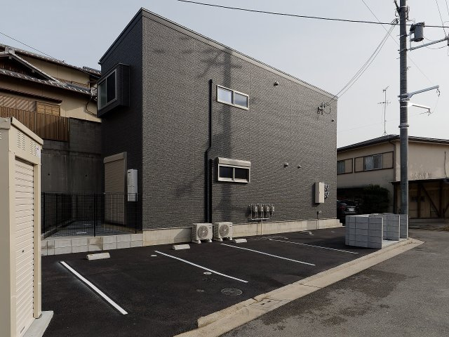 セレスティーノ青南台の駐車場
