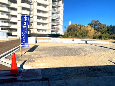 【前面道路含む現地写真】 | ライフフィールド岸城町　17号地 | プランに合わせて選択可能！いろんなタイプの区画をご用意しております。
