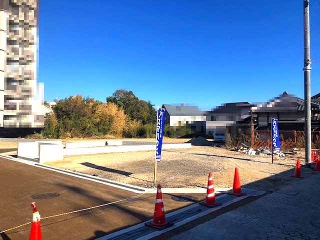 【前面道路含む現地写真】 | ライフフィールド岸城町　18号地 | 多彩な土地をご用意しています。ご家族にぴったりの土地をお選び下さいね。