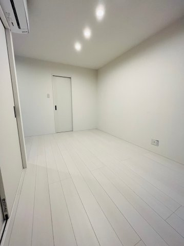 仲介手数料0円！！Warren nakashiotaⅦの居間・リビング