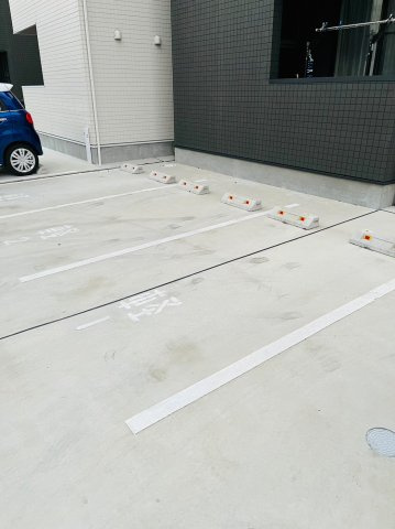 仲介手数料0円！！Warren nakashiotaⅦの駐車場