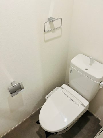 仲介手数料0円！！Warren nakashiotaⅦのトイレ