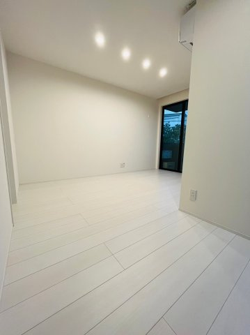 仲介手数料0円！！Warren nakashiotaⅦの居間・リビング