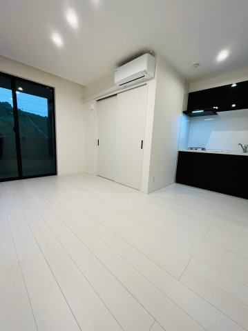 仲介手数料0円！！Warren nakashiotaⅦの居間・リビング