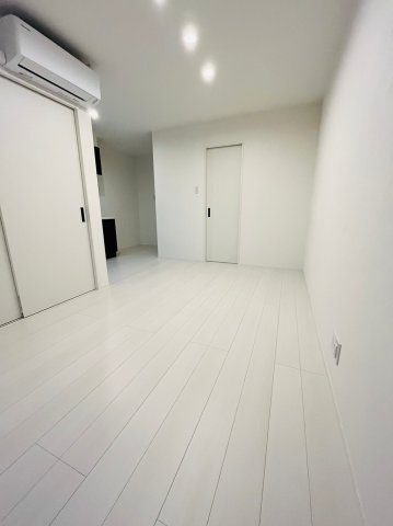 仲介手数料0円！！Warren nakashiotaⅦの居間・リビング