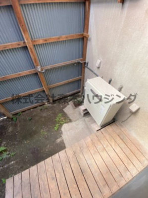 【設備】 | 　宝町乾貸家B | 洗濯機置き場です